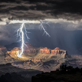 blesk_Grand_Canyon.jpg